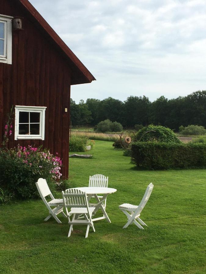 Liten Stuga Mitt I Naturen Pa Kinnekulle Hallekis Luaran gambar